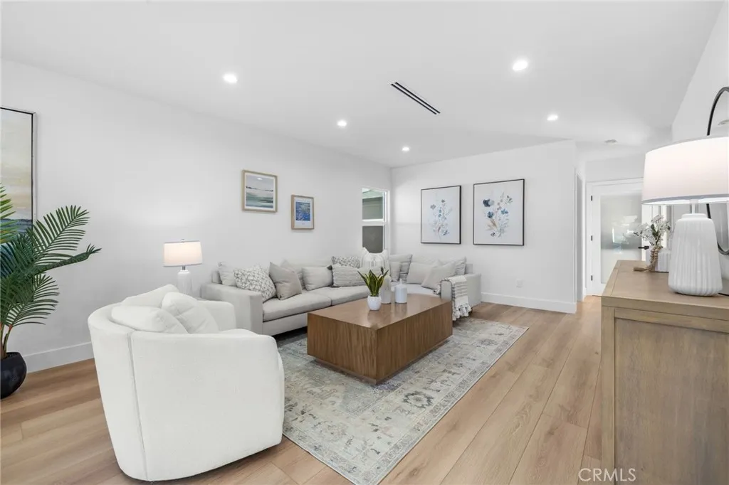 1504 N California Street, Burbank, California 91505 home-pic-3